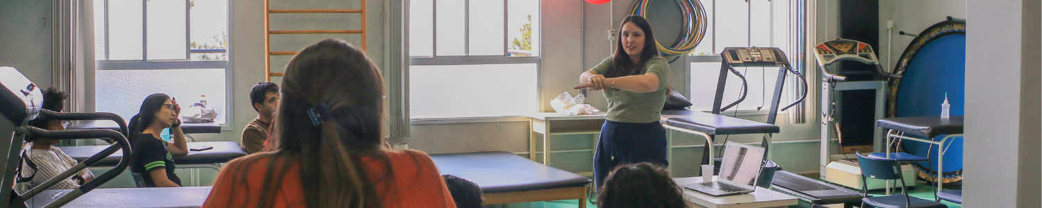 Alunos de Fisioterapia participam de aula na Clínica do Campus PUC Minas Poços de Caldas