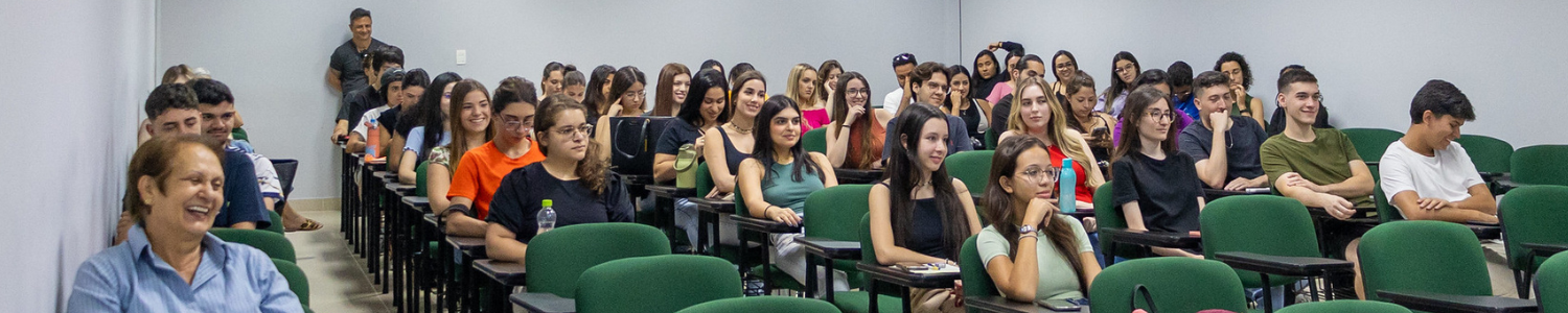 Estudantes do Curso de Administração acompanham palestra da ADM Meeting