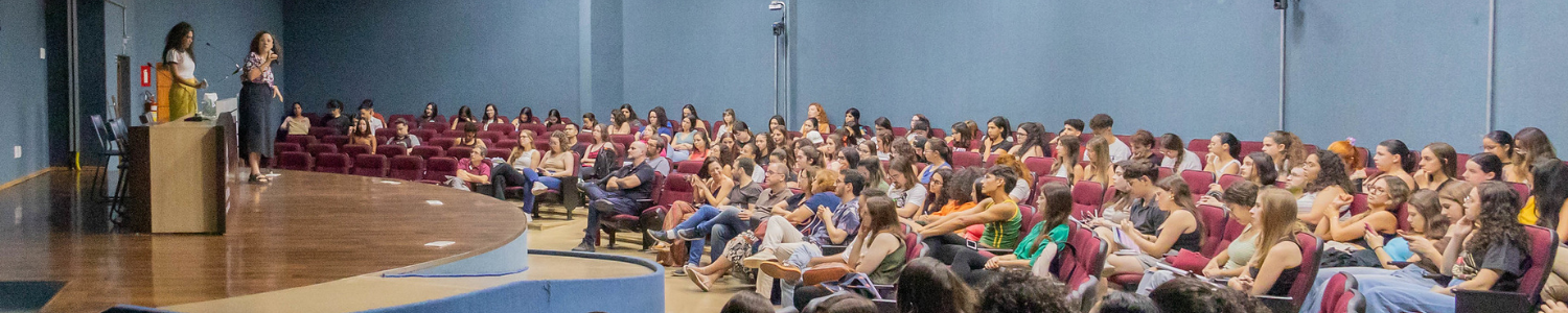 Estudantes de Arquitetura e Urbanismo acompanham palestra